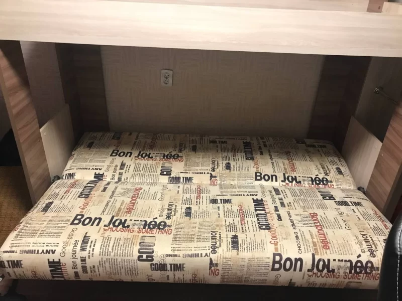 Двухъярусная кровать